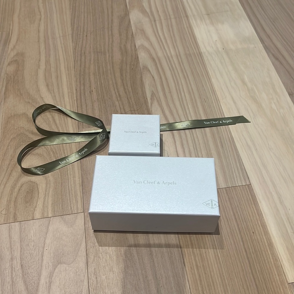 Van cleef necklace and bracelet box